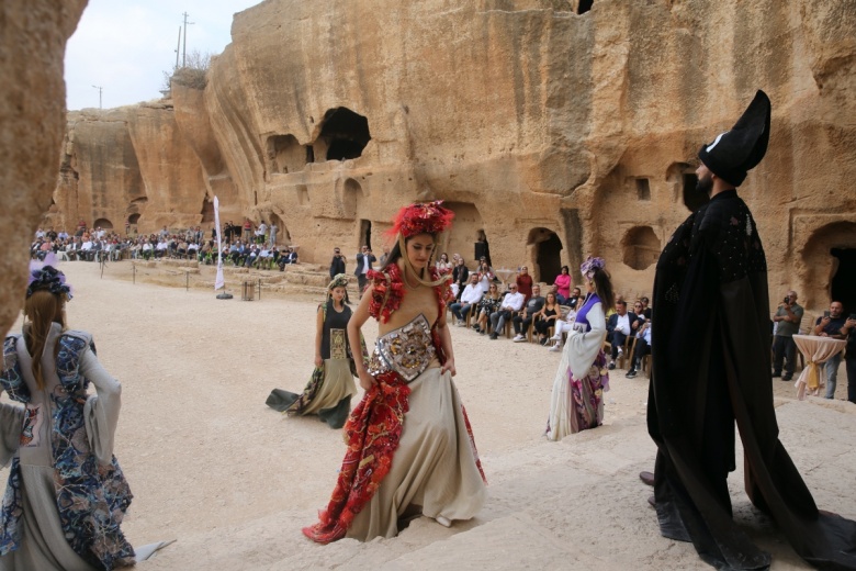 Mardin'de Dara Antik Kenti nekropolünde defile