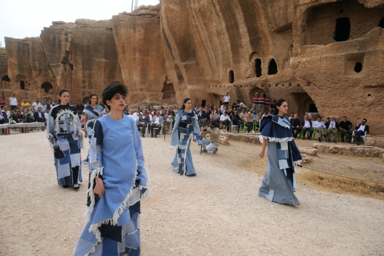 Mardin'de Dara Antik Kenti nekropolünde defile
