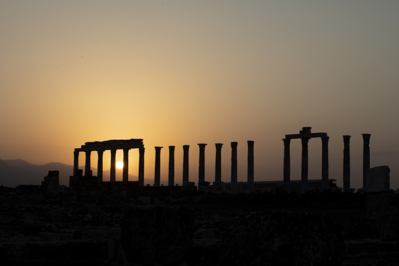 Laodikya Antik Kenti'nden gün batımı manzaraları