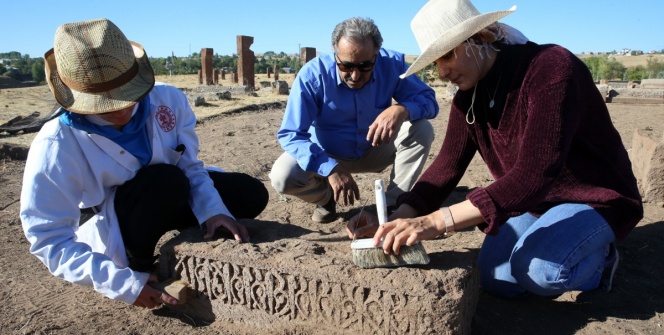 Ahlatta 2022 arkeoloji kazılarında 40ı çocuk 108 Selçuklu mezarı bulundu
