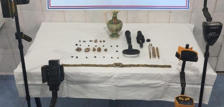 Çankırı'da 6 defineci 6 dedektör ve muhtelif tarihi eserlerle yakalandı