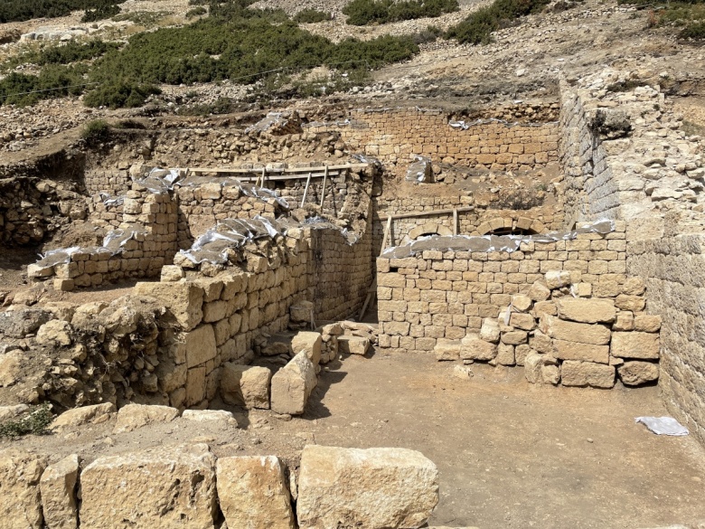 Karaman'daki Sbide Antik Kenti harabelerinden manzaralar
