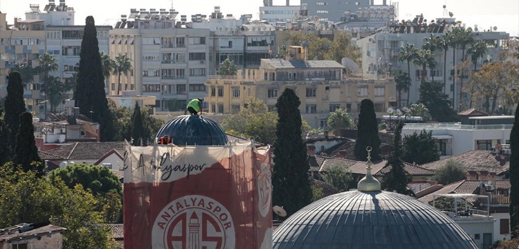 Antalya Saat Kulesi'nin yeni kubbesi tamamlandı