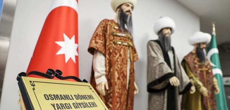 İstanbul Adliyesi'nde Osmanlı'dan günümüze Yargı Kıyafetleri sergisi açıldı