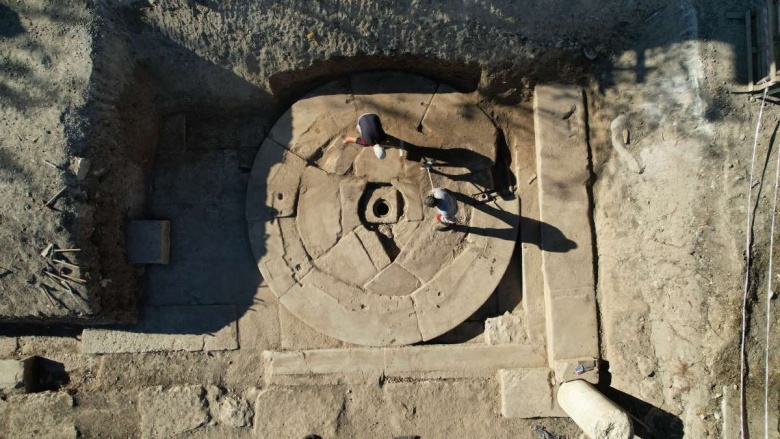 Aizoni Antik Kenti'nde 2 Bin yıllık dairesel planlı çeşme bulundu