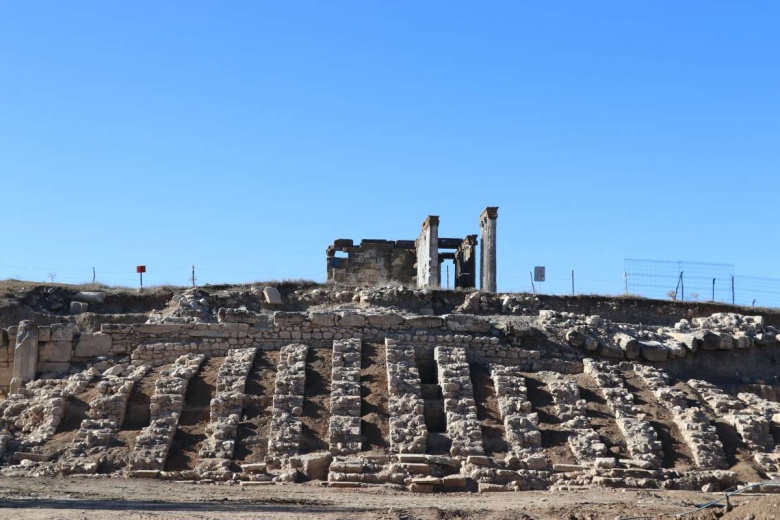 Aizoni Antik Kenti'nde 2 Bin yıllık dairesel planlı çeşme bulundu