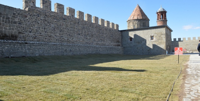 Erzurum Kalesindeki tarihi mescit yeniden ezanla buluşturuldu