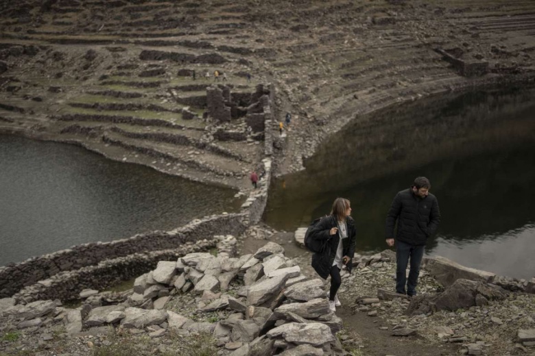 İspanya'da kuraklık batık antik çağ kalesi Castro Candaz’ı su yüzüne çıkarttı