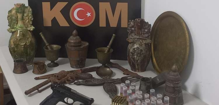 Bodrum'da tarihi eser kaçakçısı antika ve arkeolojik eserlerle yakalandı