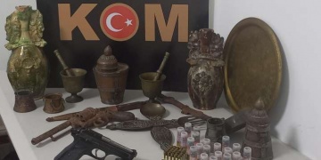 Bodrumda tarihi eser kaçakçısı antika ve arkeolojik eserlerle yakalandı