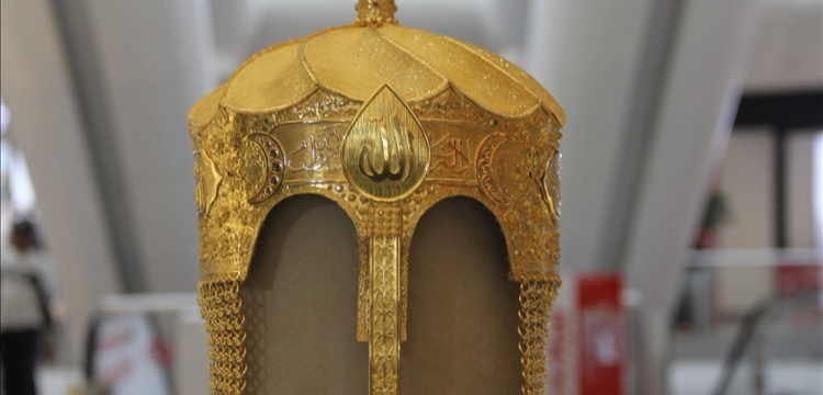 Sultan Alparslan'ın miğferinin altından yapılan imitasyonu Hatay'da sergileniyor