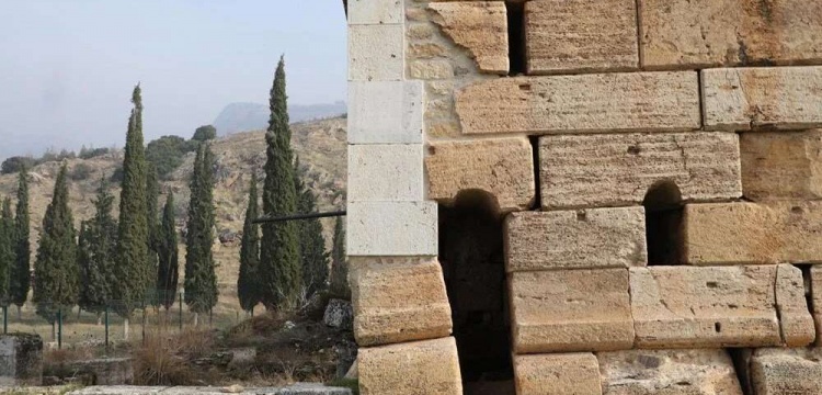 Hierapolis Antik Kenti harabelerinde yıkılma tehlikesi tespit edildi