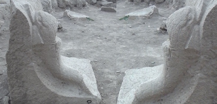 Kastabala Antik Kentinde yunus kabartmalı tiyatro koltukları bulundu