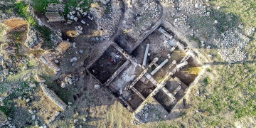 Anavarza Antik Kenti arkeoloji kazılarında mozaikli hamam yapısı bulundu