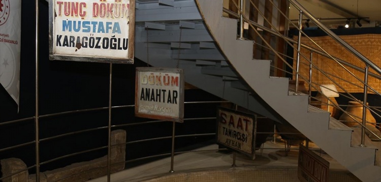 Tokat'ın tarihi iş yeri tabelaları Tokat Şehir Müzesi'nde