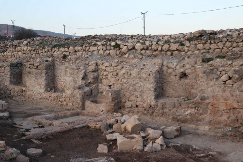 Hadrianopolis Antik Kenti'ndeki kalenin taşları bir bir gün yüzüne çıkıyor