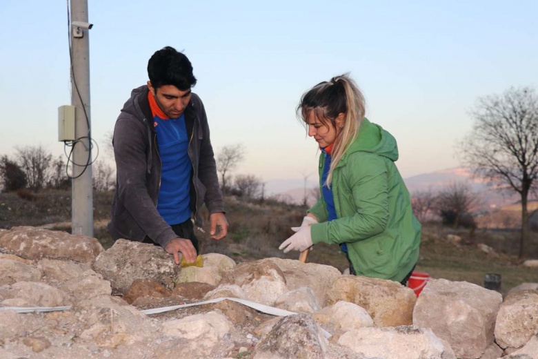 Hadrianopolis Antik Kenti'ndeki kalenin taşları bir bir gün yüzüne çıkıyor