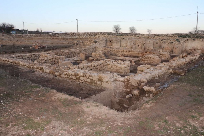 Hadrianopolis Antik Kenti'ndeki kalenin taşları bir bir gün yüzüne çıkıyor