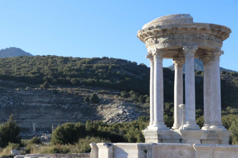 Kibyra'da ayağa kaldırılan anıtsal antik çeşmeden 1300 yıl sonra su akacak