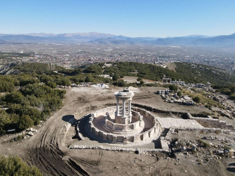 Kibyra'da ayağa kaldırılan anıtsal antik çeşmeden 1300 yıl sonra su akacak