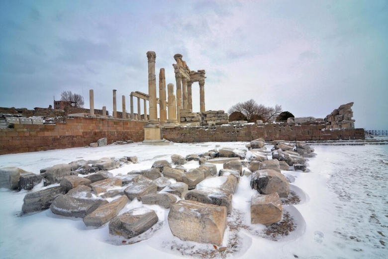 İzmir’in Arkeolojik Mirası yarışmasında ödül ve sergilenmeye değeri alan fotoğraflar