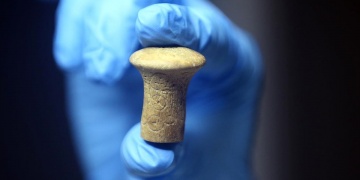 Troyada 3300 yıllık kemik sap bulundu