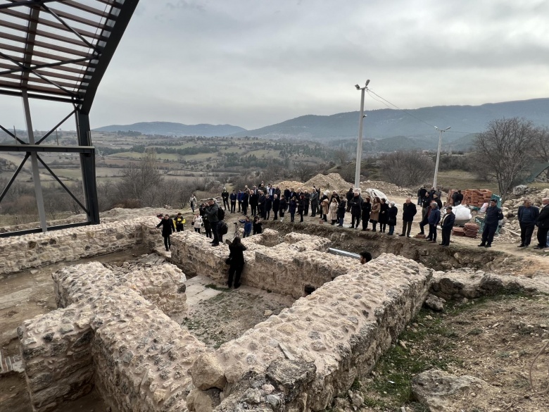 Hadrianapolis Antik Kenti mozaikleri ile ziyaretçilerini bekliyor