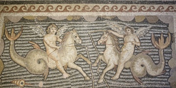Hippokamposlara binen Erosların mozaiği Adana Arkeoloji Müzesinde sergileniyor