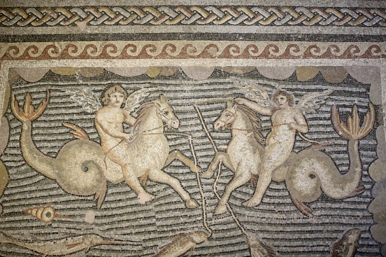 Hippokamposlara binen Eroslar Mozaiği