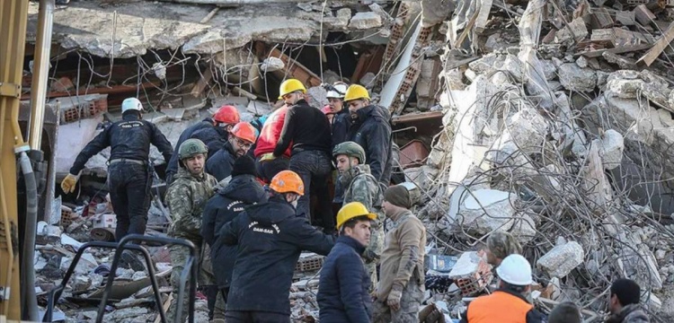 Depremlerde ölenlerin sayısı 12 bin kişiyi aştı