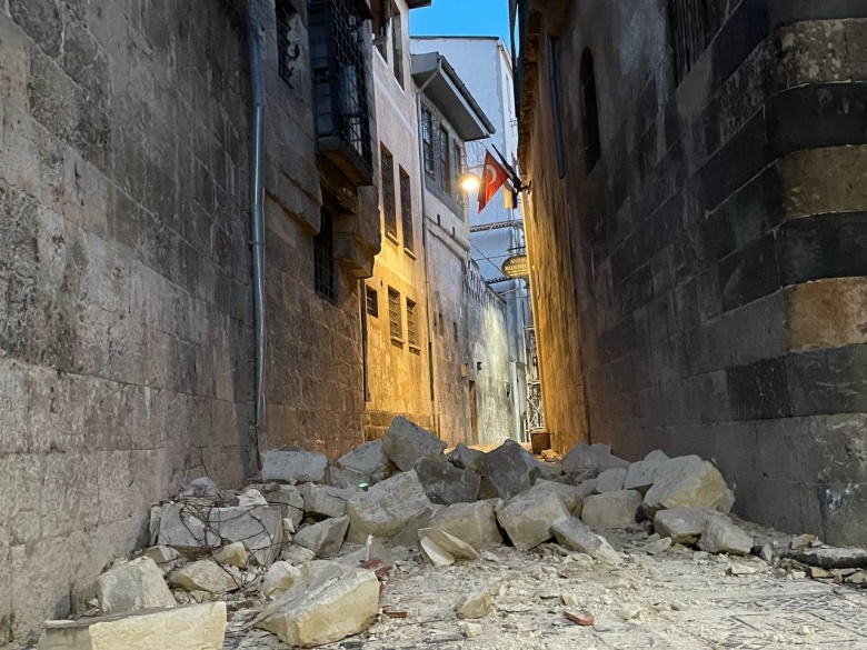 Depremler tarihi Antep evlerine de zarar verdi