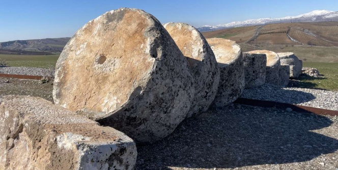 Karakuş Tümülüsündeki 2 bin tokalaşma sütunu deprem sonrası bu halde bulundu