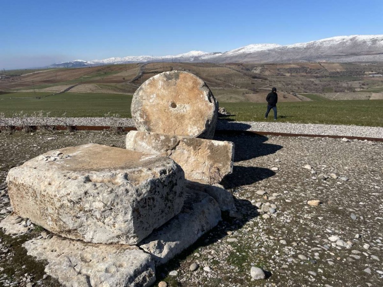 Karakuş Tümülüsü'ndeki 2 bin tokalaşma sütunu deprem sonrası bu halde bulundu