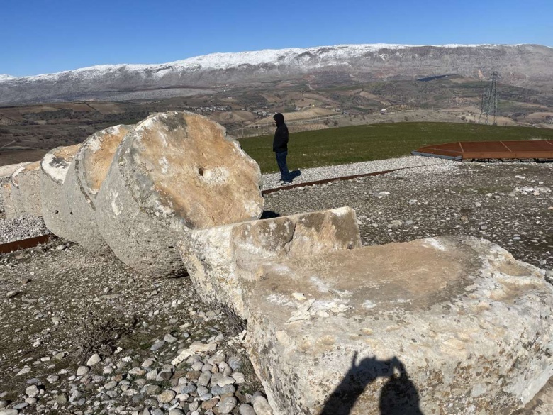 Karakuş Tümülüsü'ndeki 2 bin tokalaşma sütunu deprem sonrası bu halde bulundu