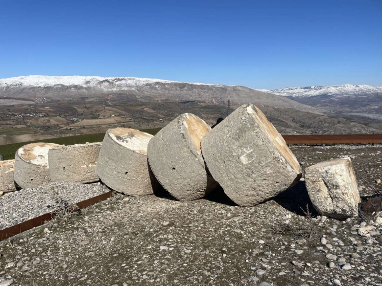 Karakuş Tümülüsü'ndeki 2 bin tokalaşma sütunu deprem sonrası bu halde bulundu