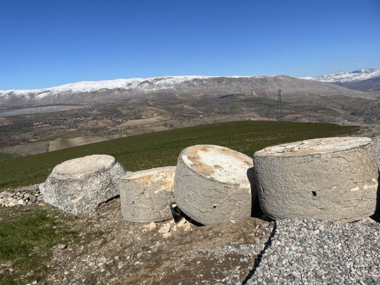 Karakuş Tümülüsü'ndeki 2 bin tokalaşma sütunu deprem sonrası bu halde bulundu