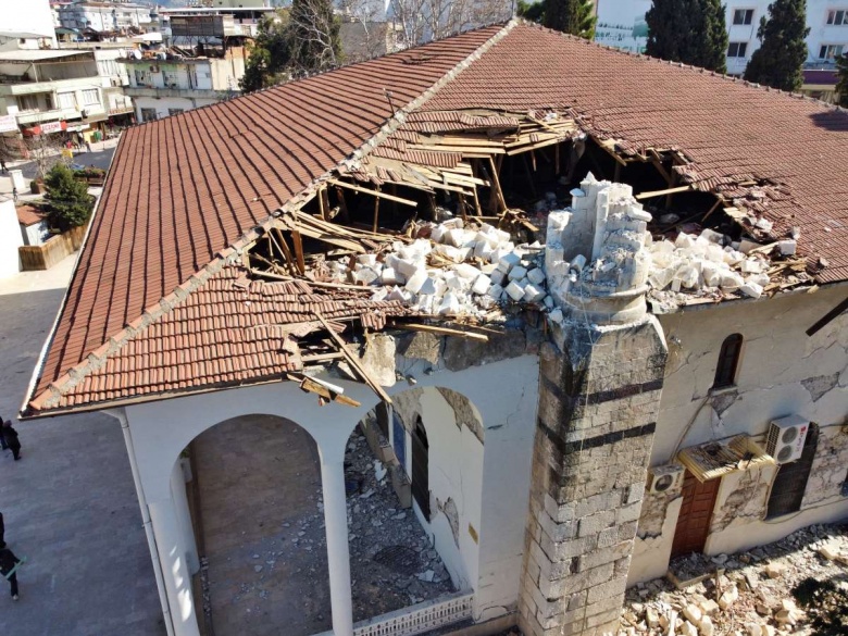 Deprem Osmaniye Enverül Hamid Camii'sini bu hale getirdi