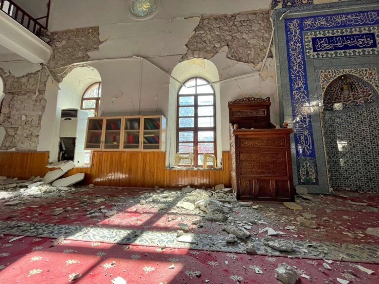 Deprem Osmaniye Enverül Hamid Camii'sini bu hale getirdi