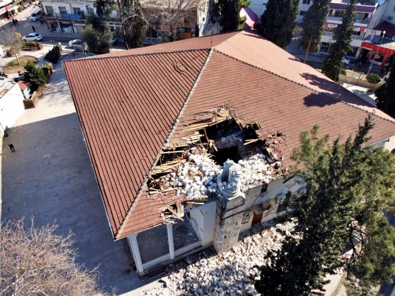 Deprem Osmaniye Enverül Hamid Camii'sini bu hale getirdi