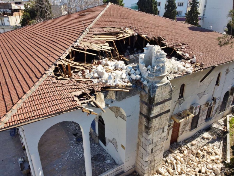 Deprem Osmaniye Enverül Hamid Camii'sini bu hale getirdi