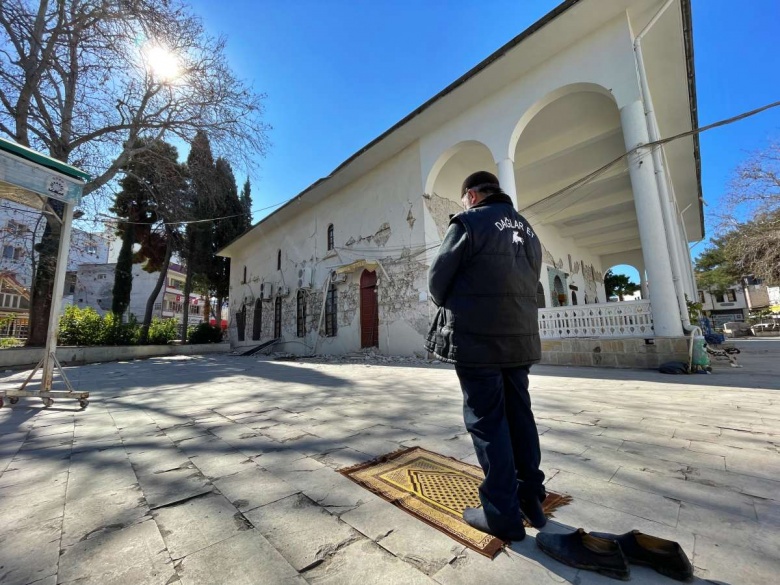 Deprem Osmaniye Enverül Hamid Camii'sini bu hale getirdi