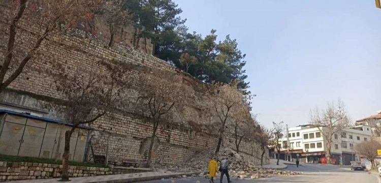 Depremde hasar gören tarihi yapılardan biri de Kahramanmaraş Kalesi
