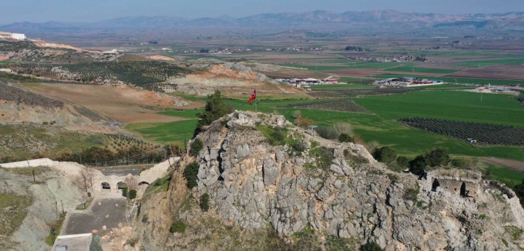 Darb-ı Sak Kalesi ve Bayezid-i Bistami Türbesi depremde ağır hasar gördü