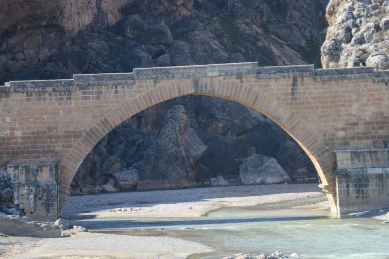 İki bin yıllık Roma köprüsü depremlere meydan okuyor
