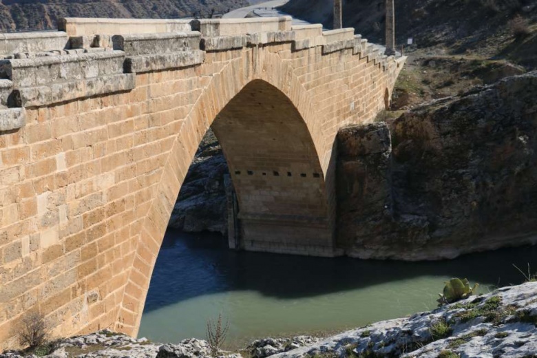 İki bin yıllık Roma köprüsü depremlere meydan okuyor