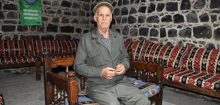 Dengbej Mehmet Tanrıverdi ve ailesi enkaz altında vefat etti