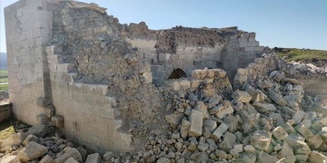 Arabandaki tarihi İç Kale Cami, depremde yıkıldı