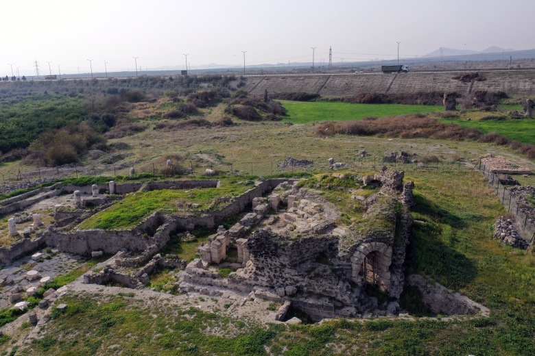 Erzin'deki İssos Harabeleri depremde ayakta kaldı