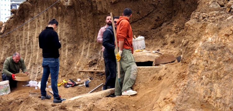 Mudanya'da inşaat işçileri bir lahitle karşılaşınca arkeologları çağırdı