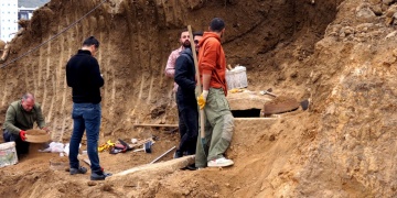 Mudanyada inşaat işçileri bir lahitle karşılaşınca arkeologları çağırdı